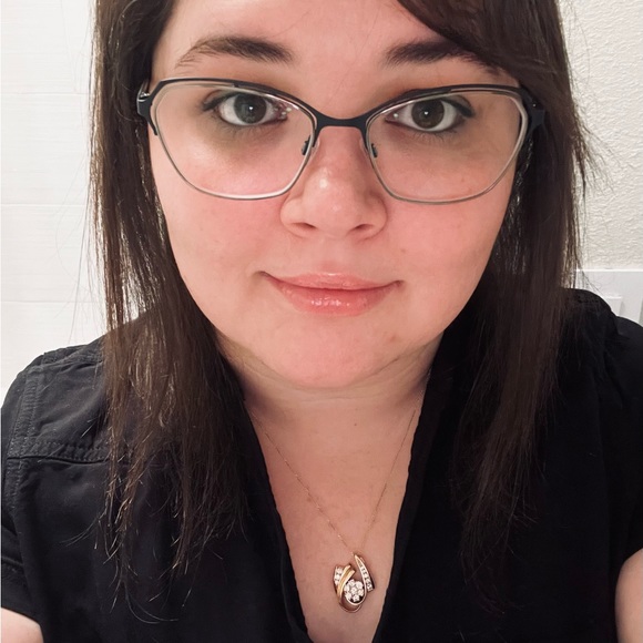 Meet your Posher, Amber - Picture 2 of 7